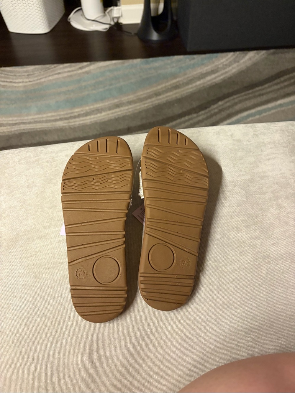 Top Moda Beaded Shell Slide Sandals in Cream - Picture 2 of 3